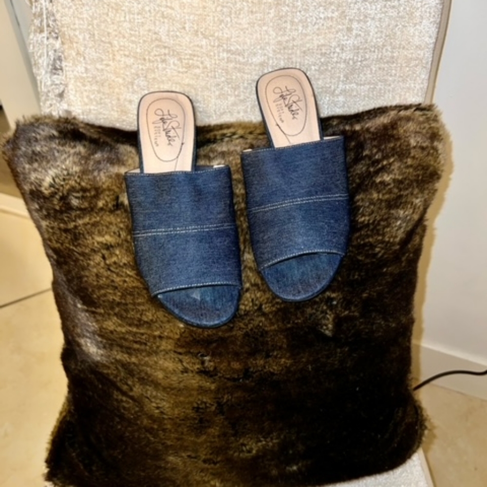 Life Stride women's Mules sandals with square heel in blue size 7